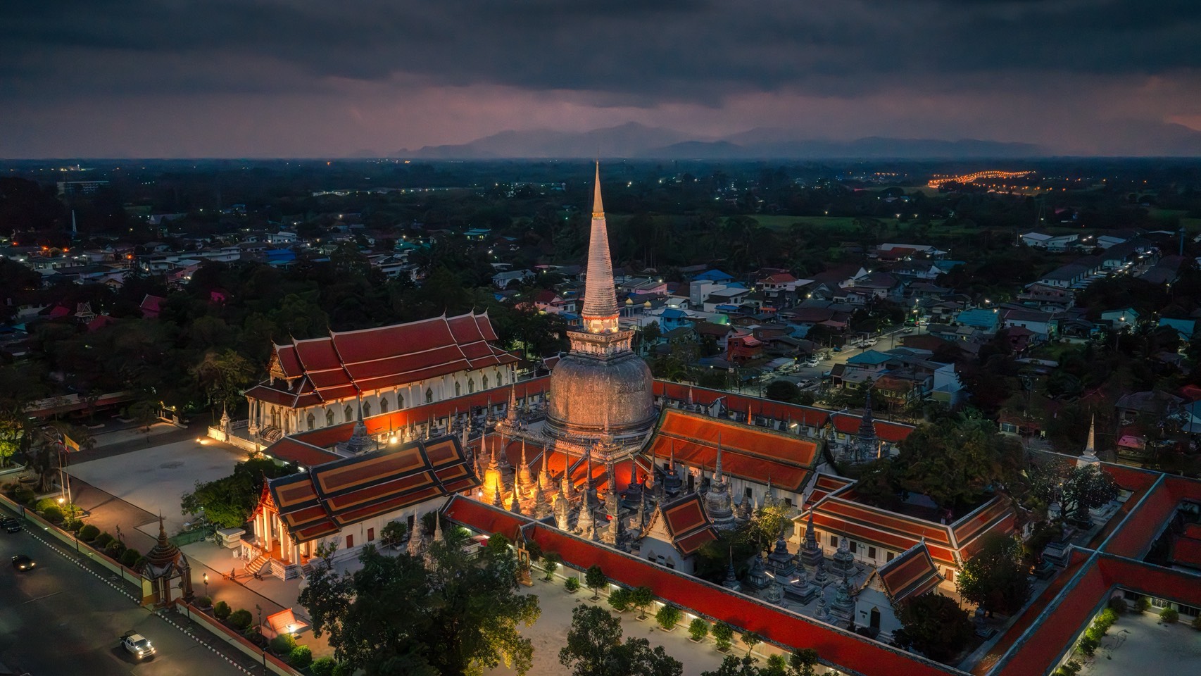 ข่าวดีของประเทศไทย! “วัดพระมหาธาตุวรมหาวิหาร จ.นครศรีธรรมราช” ได้รับการขึ้นทะเบียนเป็น “แหล่งมรดกโลกทางวัฒนธรรมแห่งใหม่ของประเทศไทย” พร้อมเปิดแคมเปญ “12 ปริศนามหามงคล นครมรดกโลก” ชวนร่วมค้นหาความหมายแห่งศรัทธาตลอด 12 เดือน