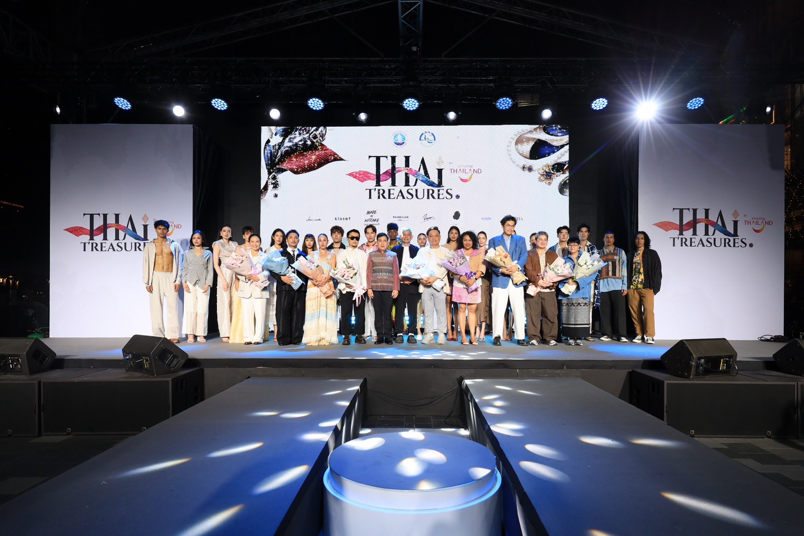ททท. เปิดงาน “THAI T’REASURES by Amazing Thailand” ชู “ของดีประเทศไทย” ผสานแฟชั่นไทย  ร่วมสมัย ดึง 8 ดีไซเนอร์–ICONCRAFT–อัญมณีไทย สู่รันเวย์ “แฟชั่นไทยเท่” 