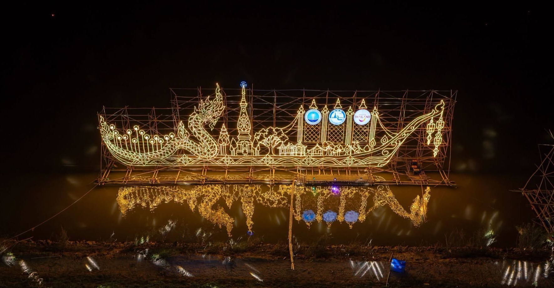 ททท. ยกระดับประเพณีไหลเรือไฟนครพนม สู่ Signature Event เติมสีสันเรือประดับไฟฟ้า โดรนแปรอักษร 800 ลำ