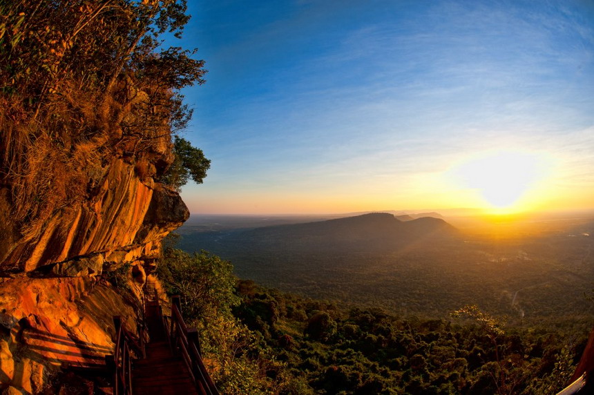 ททท. ชวนรับลมหนาว เคล้าสายหมอก ณ ผามออีแดง จังหวัดศรีสะเกษ