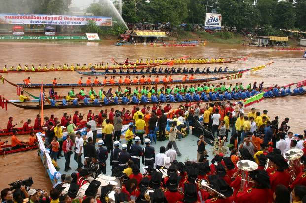 งานแข่งขันเรือยาวประเพณี ชิงถ้วยพระราชทานฯ จังหวัดพิษณุโลก ประจำปี 2554