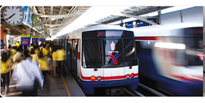 สงกรานต์รื่นเริง ผู้สูงอายุ 60 ปีขึ้นไปนั่งรถไฟฟ้าบีทีเอสฟรี