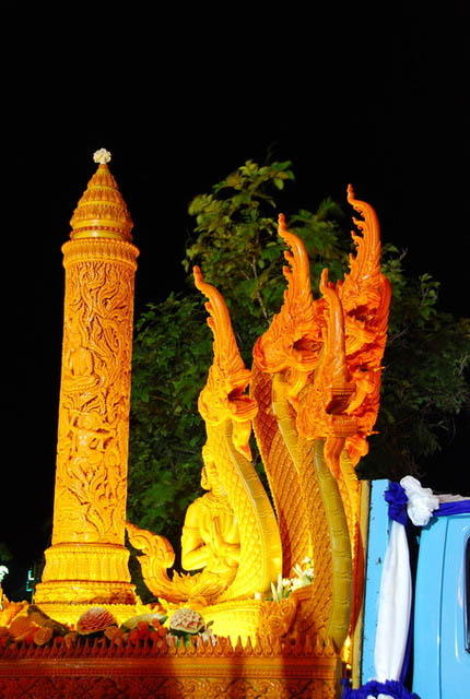 ททท. ขอเชิญร่วมสืบสานงานบุญที่ยิ่งใหญ่ “มหกรรมแห่เทียนพรรษาและตักบาตรบนหลังช้าง”     หนึ่งเดียวในโลก ที่ จ.สุรินทร์