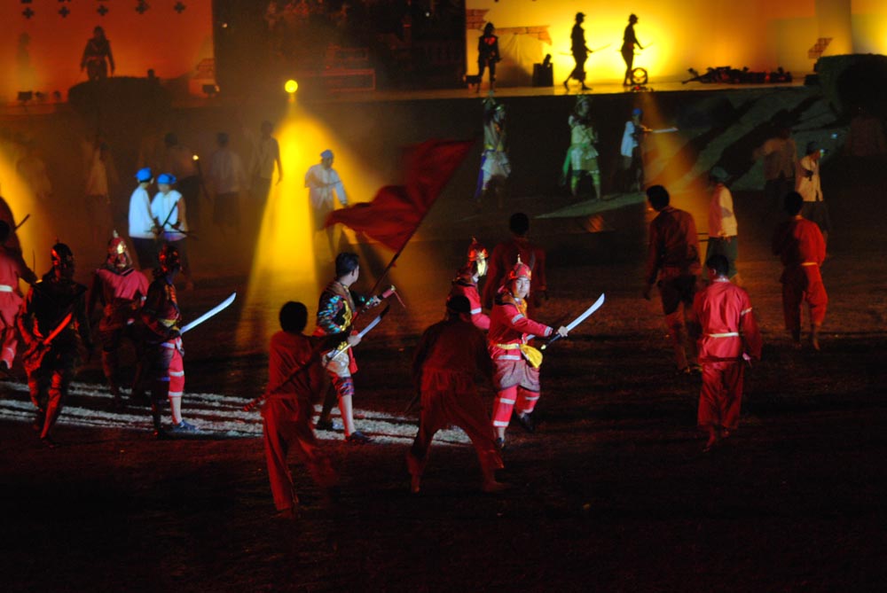 เทศกาลส่งท้ายปีเก่า ต้อนรับปีใหม่ปี 2556  ตามรอยวิถีไทยของคนเมืองตาก...ในงาน “ตากสินมหาราชานุสรณ์ จังหวัดตาก”