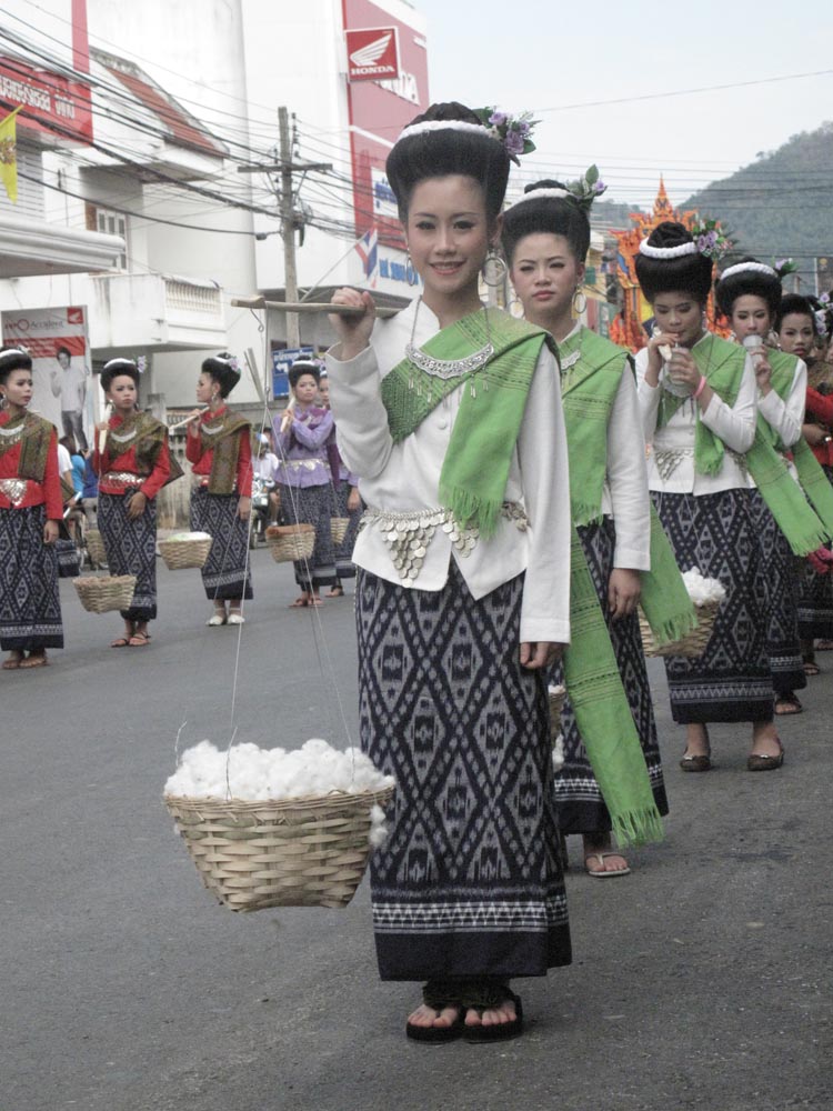 “งานกาชาดดอกฝ้ายบาน มะขามหวานเมืองเลย ประจำปี ๒๕๕๖”