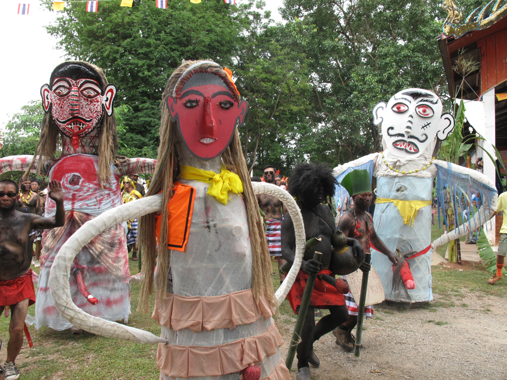 งานประเพณีบุญหลวง และการละเล่นผีตาโขน ปี 2556