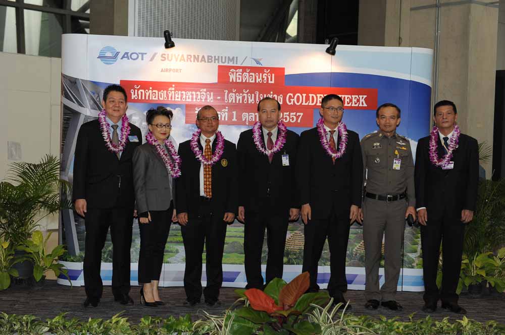 ททท. ร่วมกับ  ทอท.  สตม. และหน่วยงานที่เกี่ยวข้อง  แถลงข่าวและจัดพิธีต้อนรับนักท่องเที่ยวจีน ไต้หวัน ที่จะเดินทางมาท่องเที่ยวประเทศไทยในช่วงวันชาติจีน ณ ท่าอากาศยานสุวรรณภูมิ