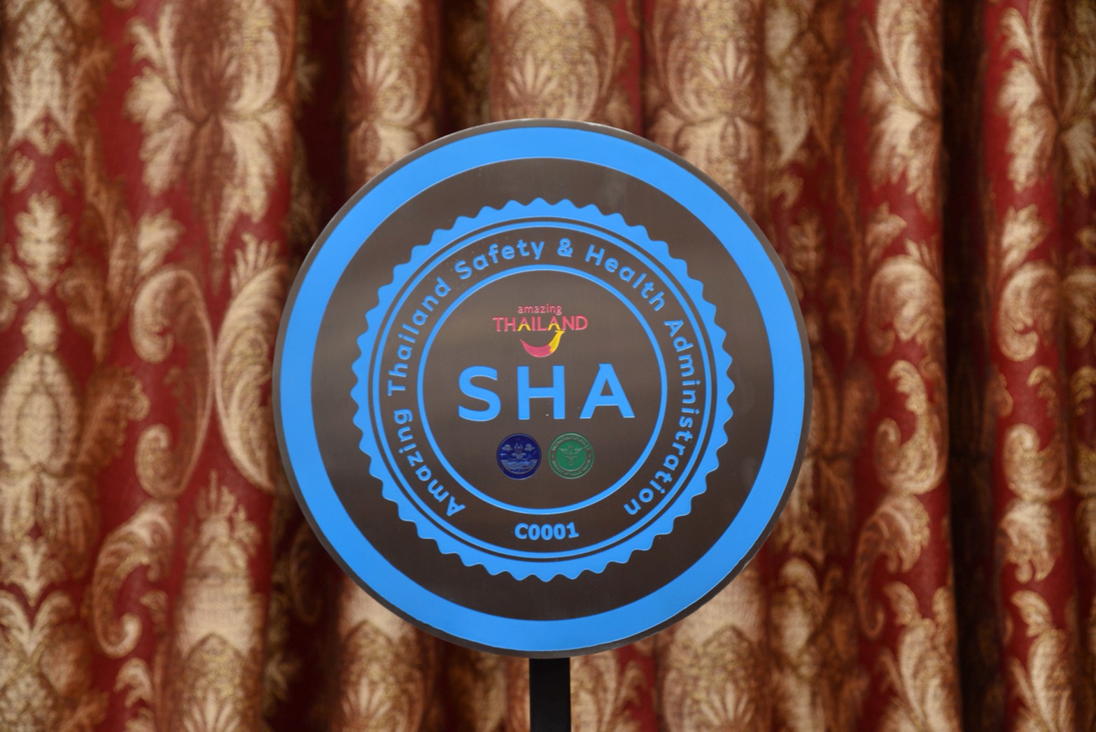ททท. มอบสัญลักษณ์ “SHA” แก่พระบรมมหาราชวัง