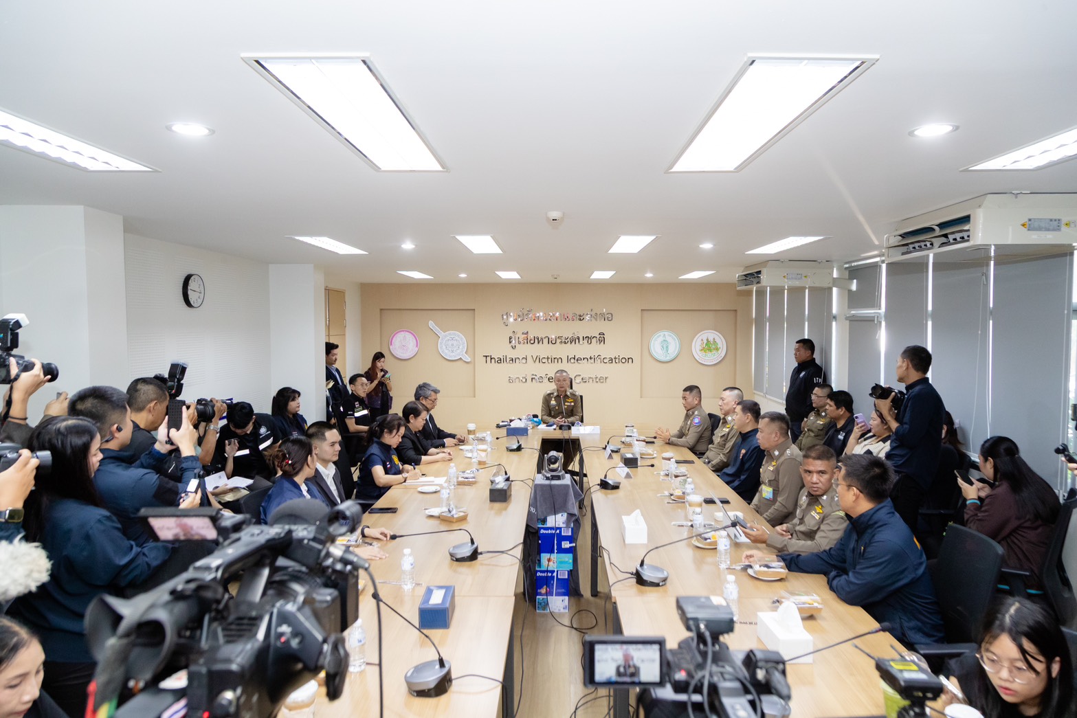 ททท. ร่วมแถลงข่าวความสำเร็จในการให้ความช่วยเหลือ 4 ชาวจีนที่ถูกหลอกลวงและบังคับให้ทำงานคอลเซ็นเตอร์ที่เมียนมา พร้อมเร่งสื่อสารข้อเท็จจริงกับตลาดจีน สร้างความเชื่อมั่นด้านความปลอดภัยและสะท้อนภาพลักษณ์เชิงบวกของประเทศไทยในสายตานักท่องเที่ยวต่างชาติ