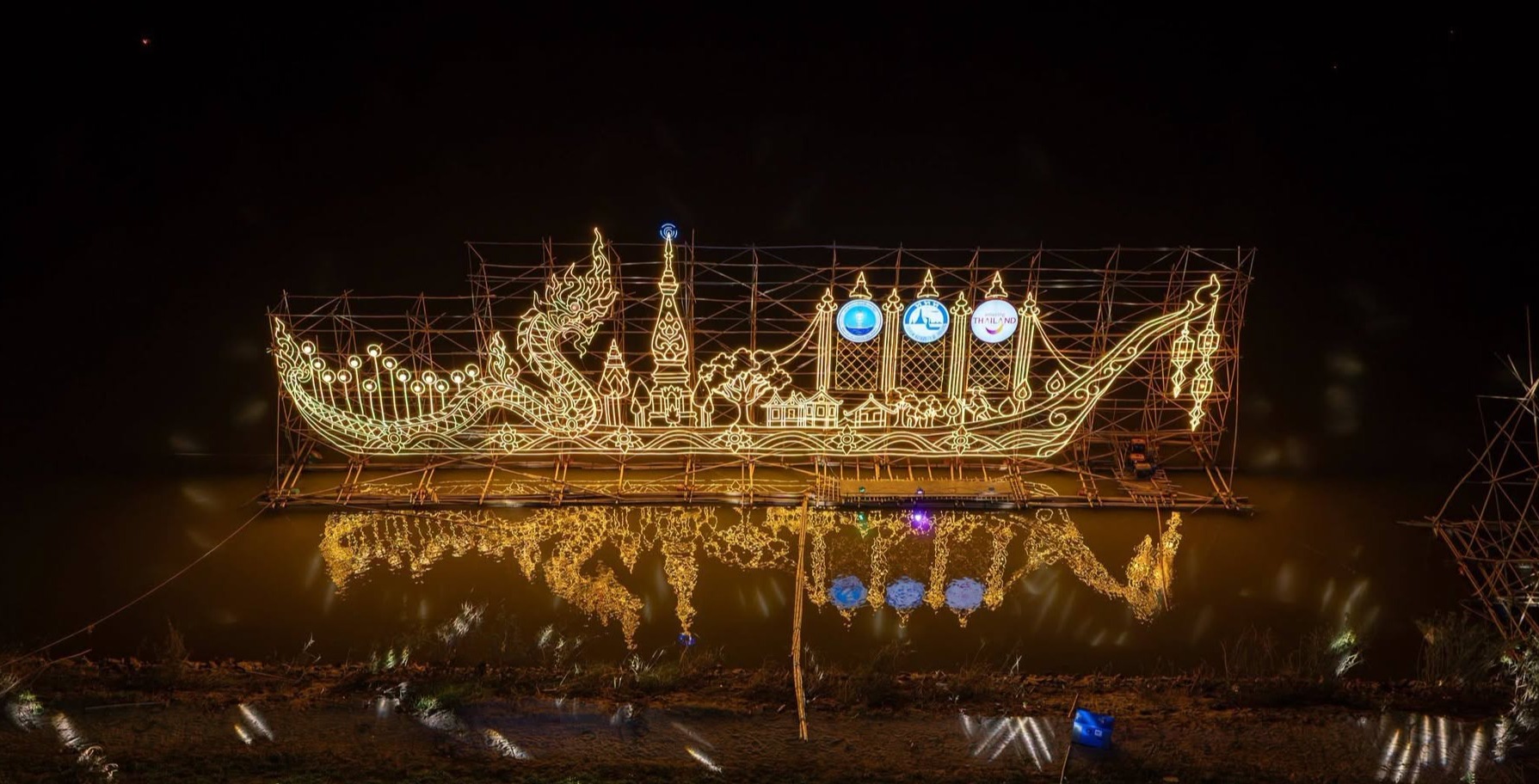 ททท. ยกระดับประเพณีไหลเรือไฟนครพนม สู่ Signature Event เติมสีสันเรือประดับไฟฟ้า โดรนแปรอักษร 800 ลำ