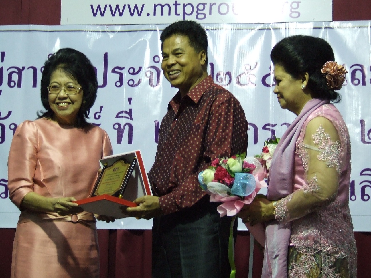 ประธานกรรมการททท.รับรางวัลบุคคลดีเด่นอุตสาหกรรมท่องเที่ยวไทย..